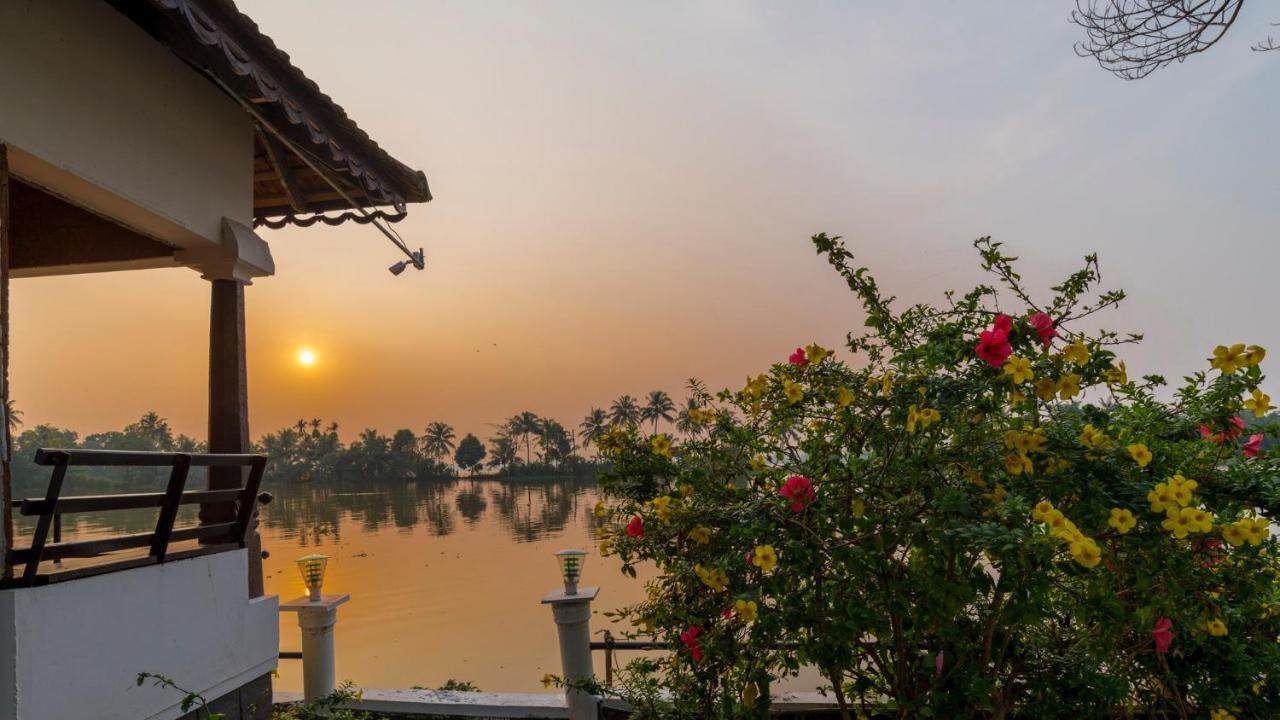 Warmth Lake Haven Alappuzha Kültér fotó